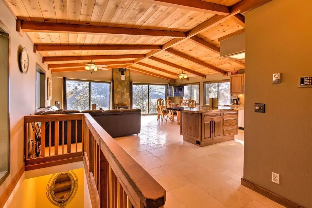 Cozy Lake-view Hideaway! Pet-friendly Truckee Home