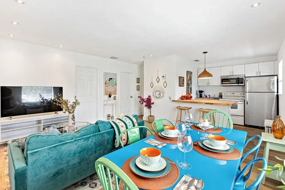 Stylish 2 BR Condo - Close to Riverwalk