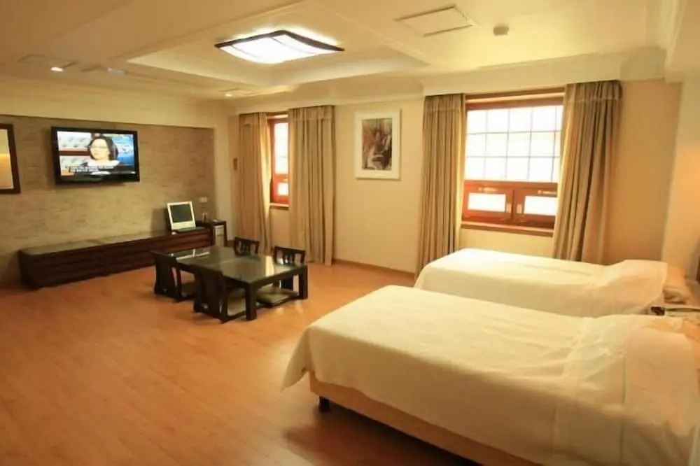 Palace Tourist Hotel