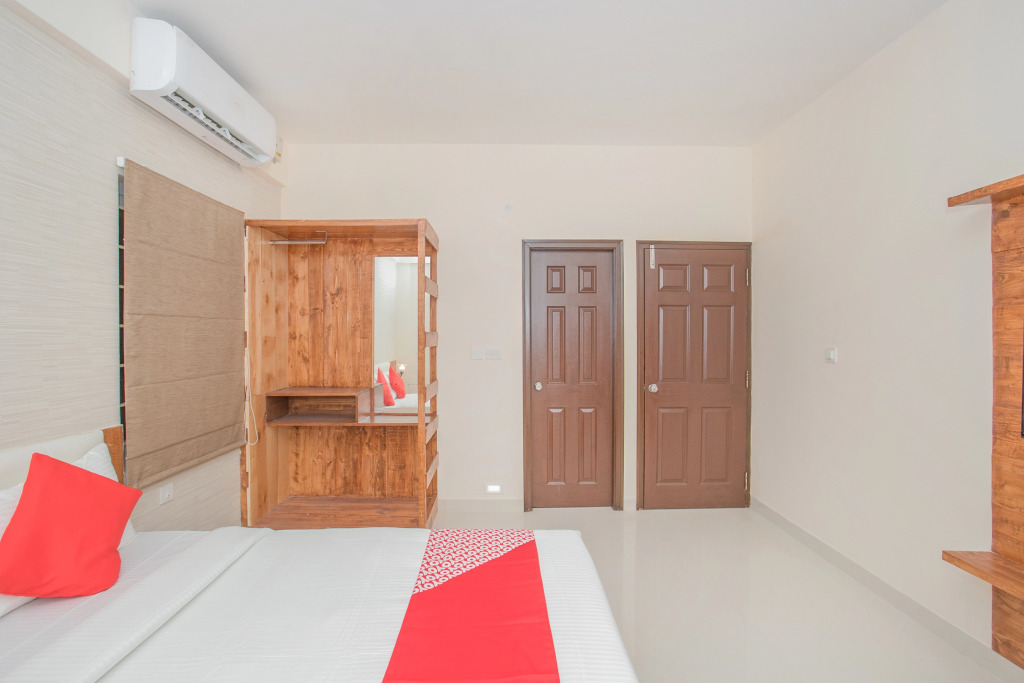 Pinewood Premium Suites by OYOY Rooms