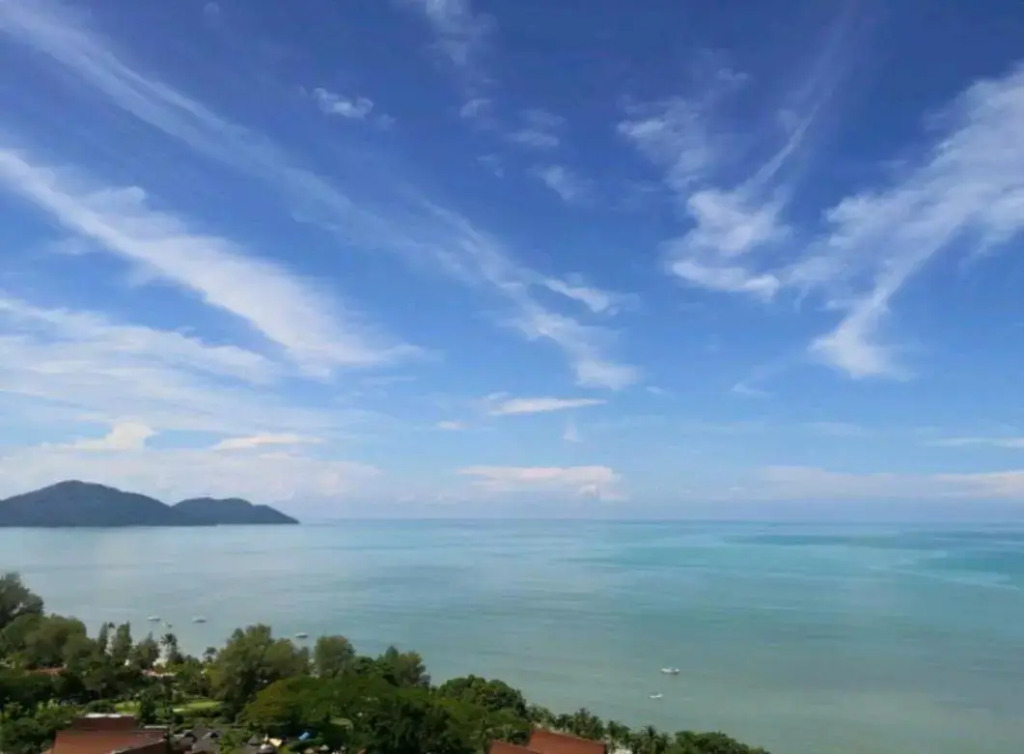 DELUXE Suite Seaview Batu Ferringhi 2304 - 2 Rooms