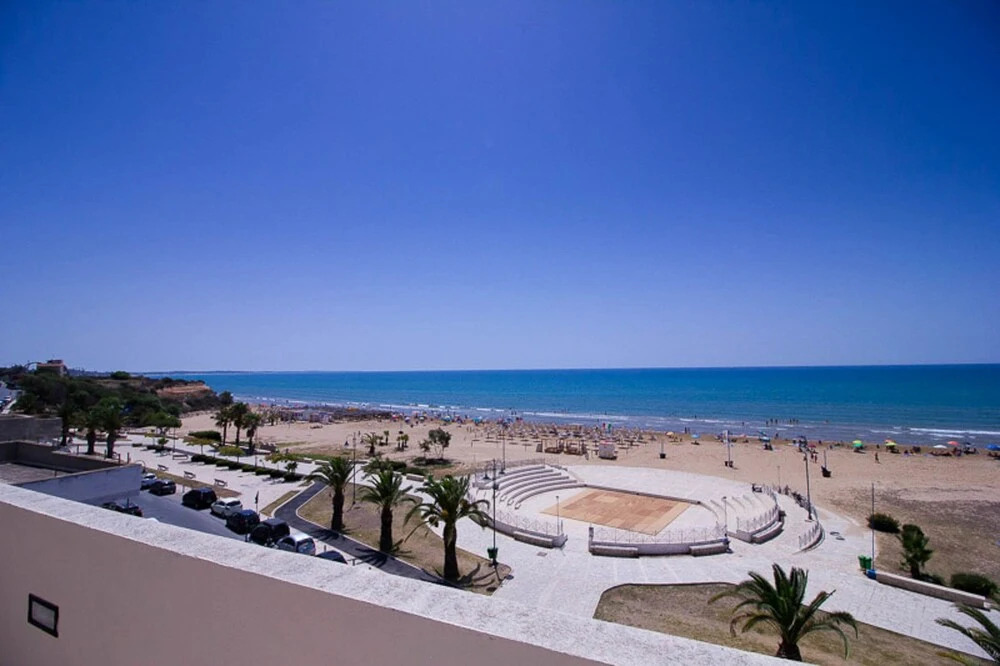 Casesicule: Corallo Charme Sea View Apartment On The Pozzallo Promenade Beach At 30 M Wi fi