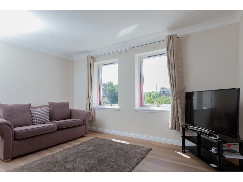Lovely Upgraded Modern Flat in North Edinburgh