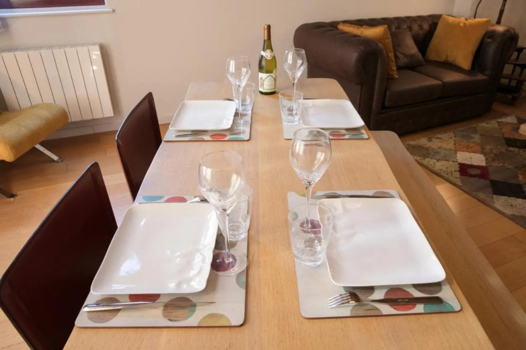Spacieux Appartement, A-Mi-Chemin, Au Coeur de Tournus