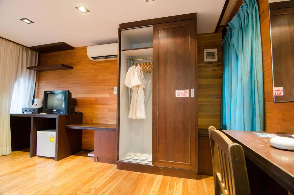 Отель Phi Phi The Beach Resort