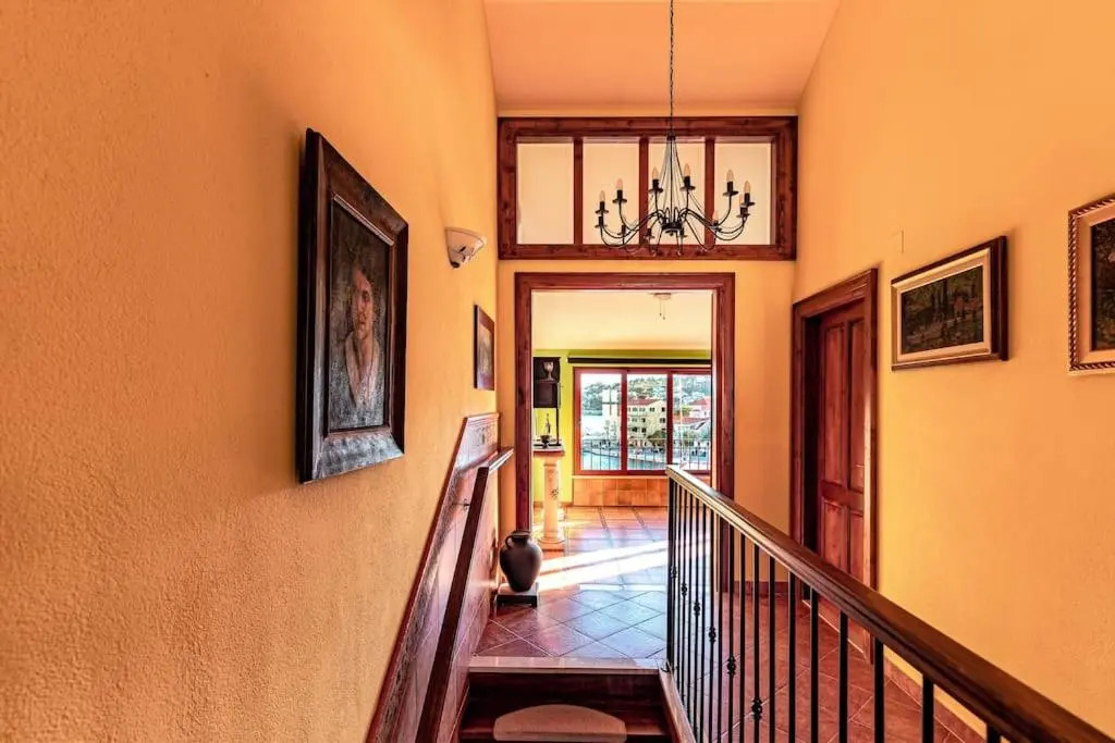 4 bedrooms seafront Villa LAURUS with heated pool for up to 8 people