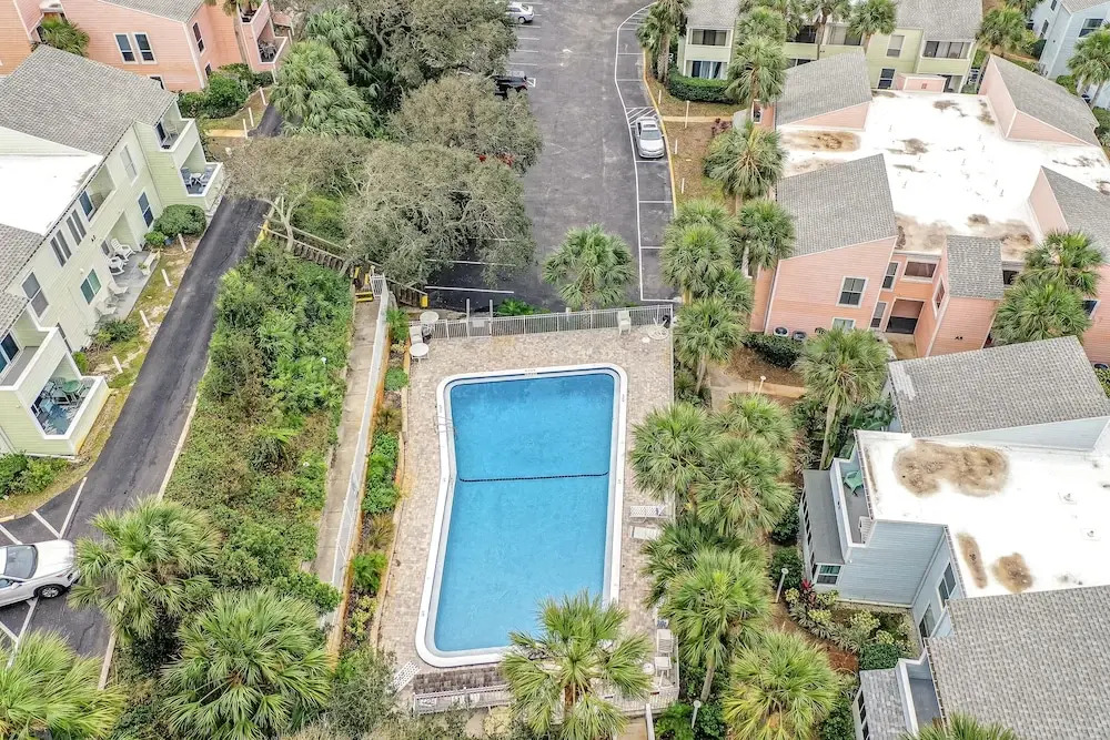 Oceanfront Condo With Pool, Grill, Central AC, Washer/dryer, & Snowbird Friendly