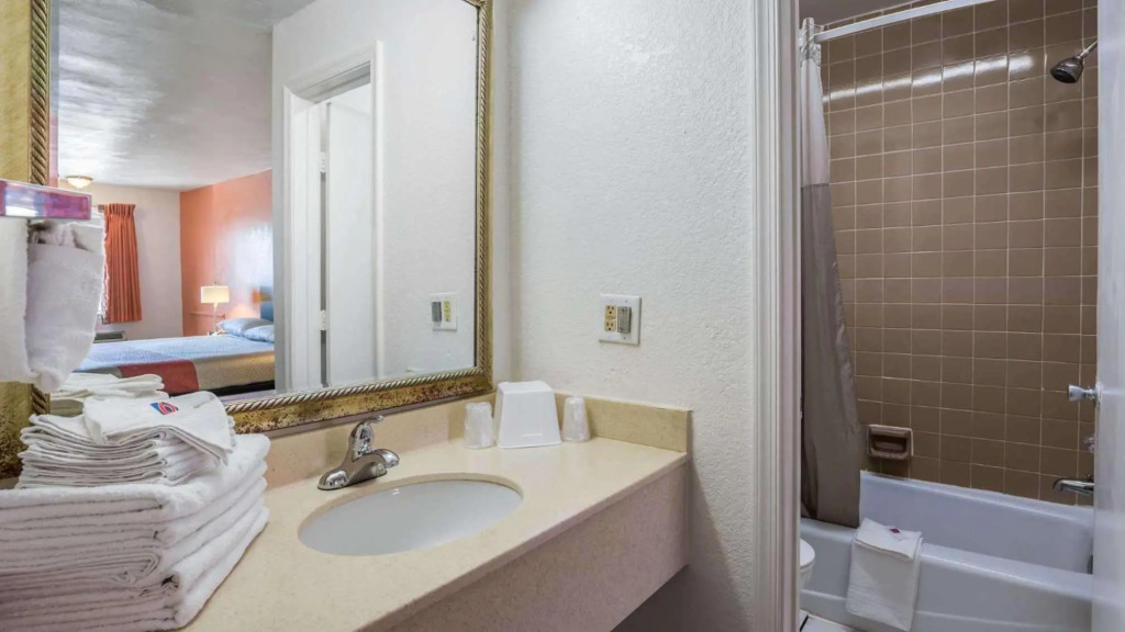 Motel 6-Portsmouth, VA