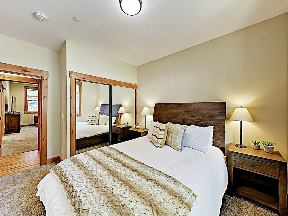 New Listing! Stylish All-season Oasis, Near Slopes 3 Bedroom Home