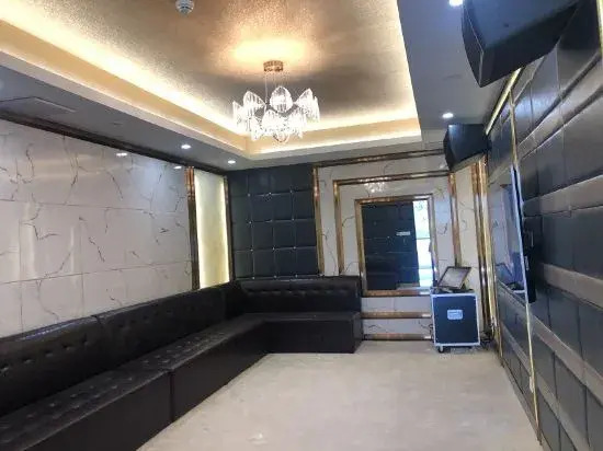 Lin 'an Hot Spring Story: Pet-Friendly Homestay