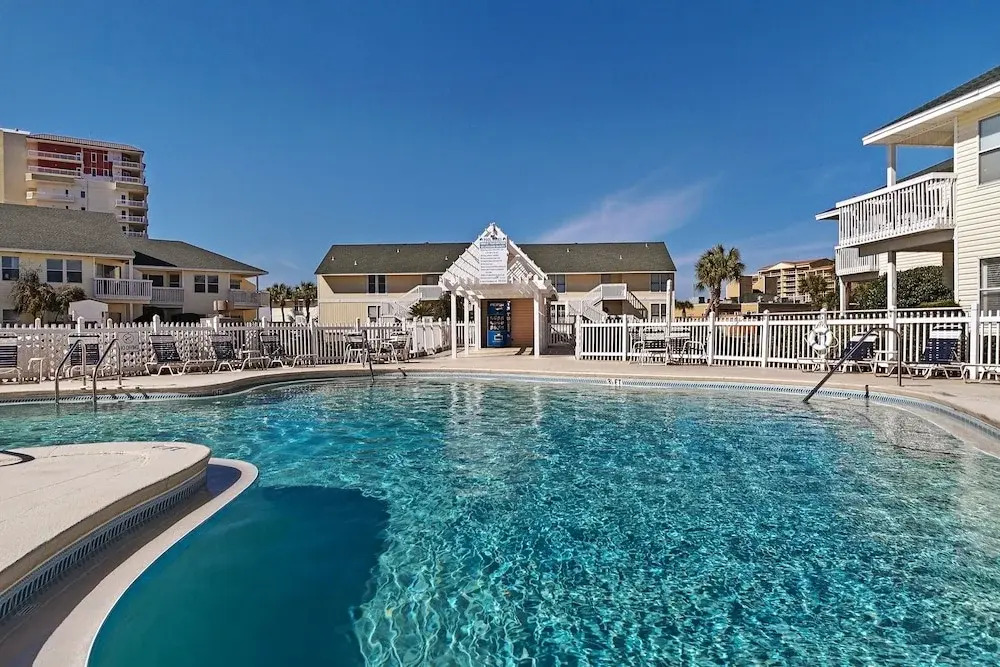 SPC 1034 is a Pet Friendly 1 BR with Free Beach Service for 2! by RedAwning