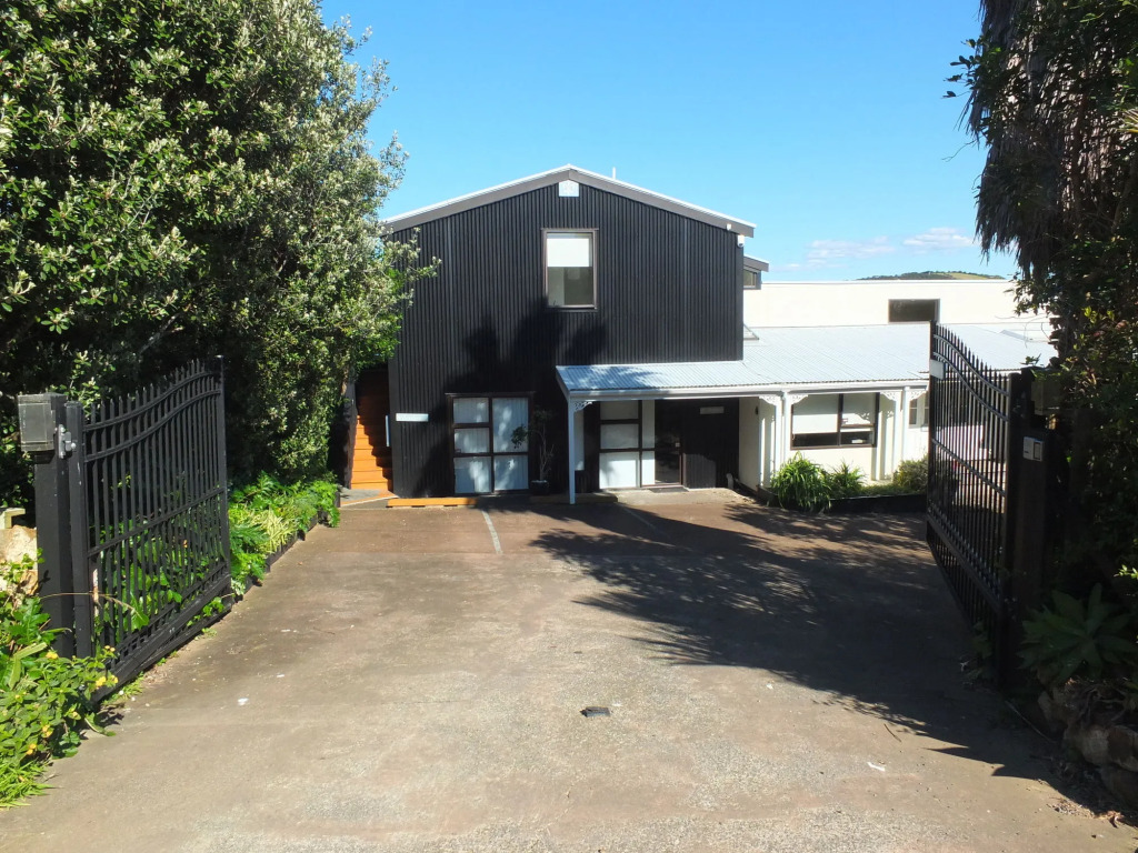 Le Chalet Waiheke Apartments