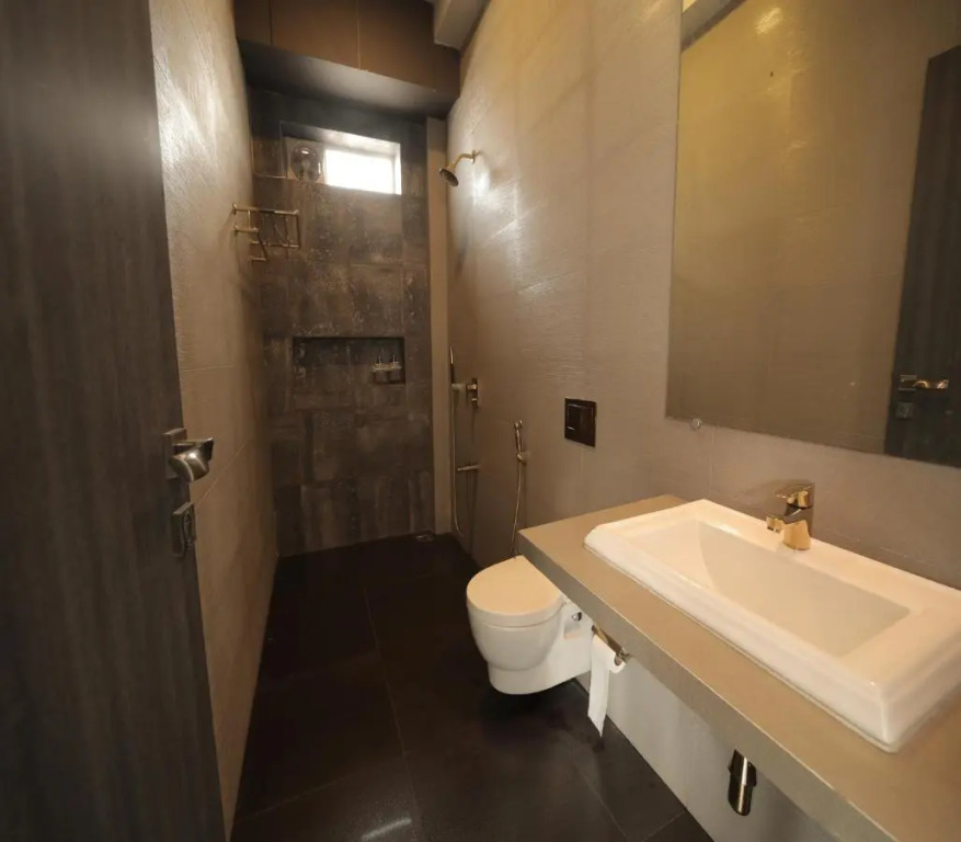 360 South, Khandala