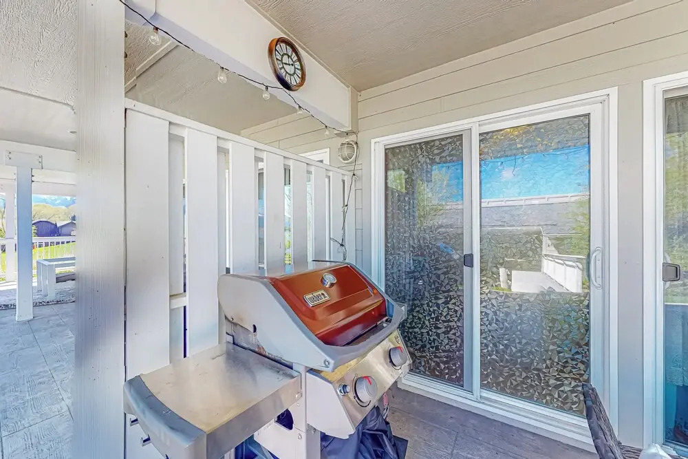 Waterfront Condo W & Dock Access