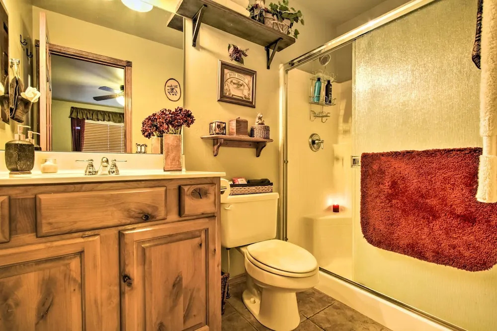 3 Mi to Fool Hollow Lake: Romantic Show Low Cabin