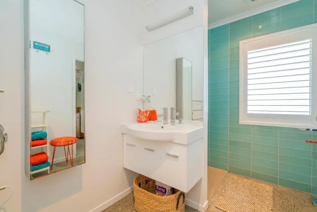 Roses Beach Pad - Matarangi Holiday Home