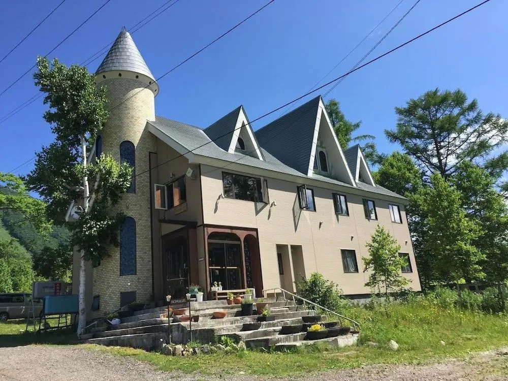 Lodge Romulus