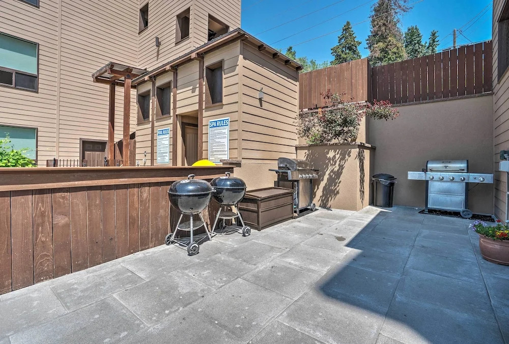 Lake Chelan Condo, Walk to Brewery & Wineries