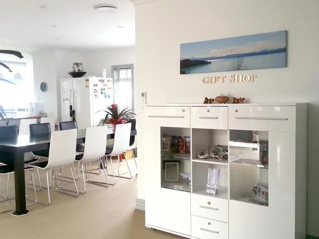Lush & Co Auckland Bed & Breakfast