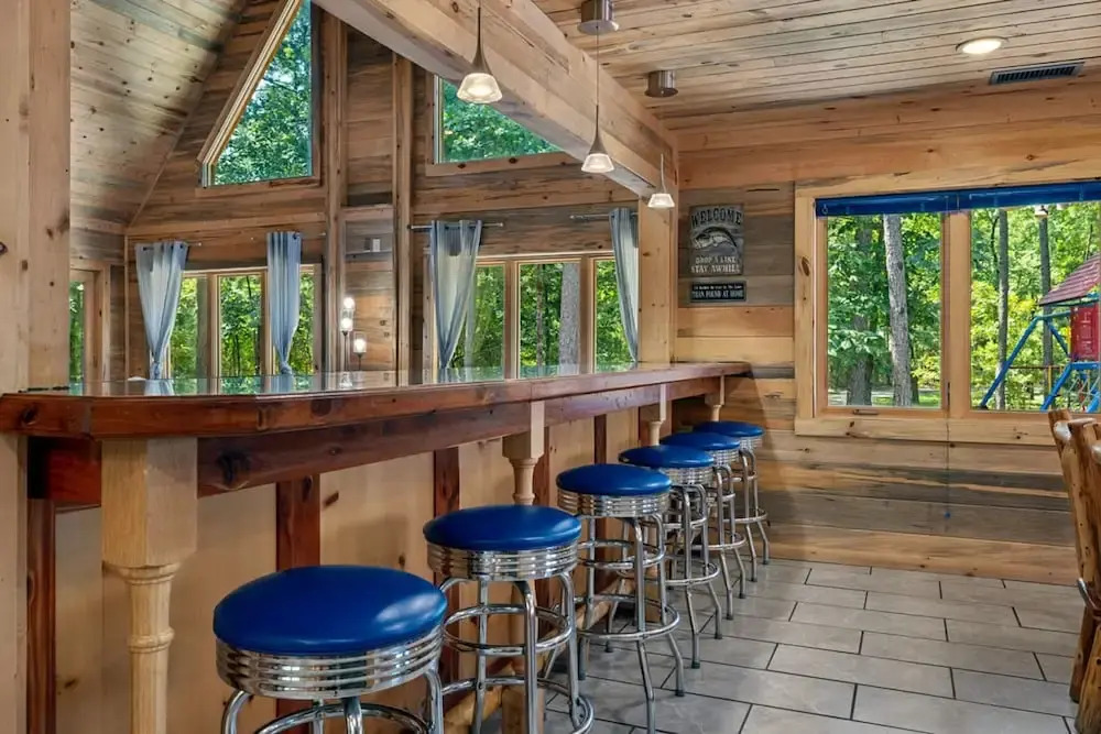 Blue Bass Lodge Pine Getaway With Hot Tub Fire