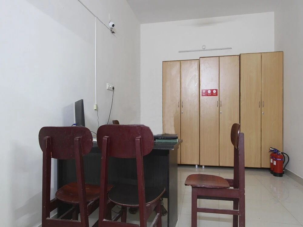 OYO 15860 Navanna Residency
