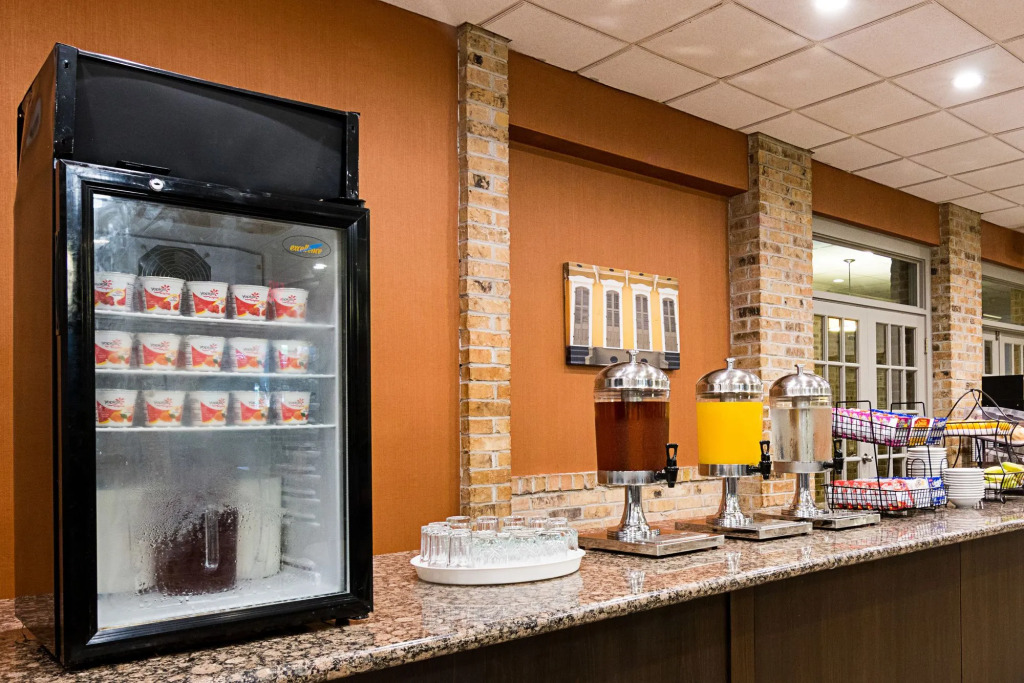 Rodeway Inn & Suites and Conference Center