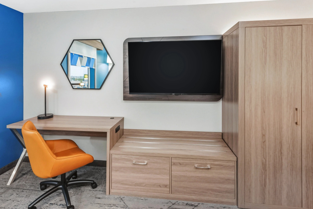Holiday Inn Express Hotel & Suites Bloomington-Normal University Area by IHG