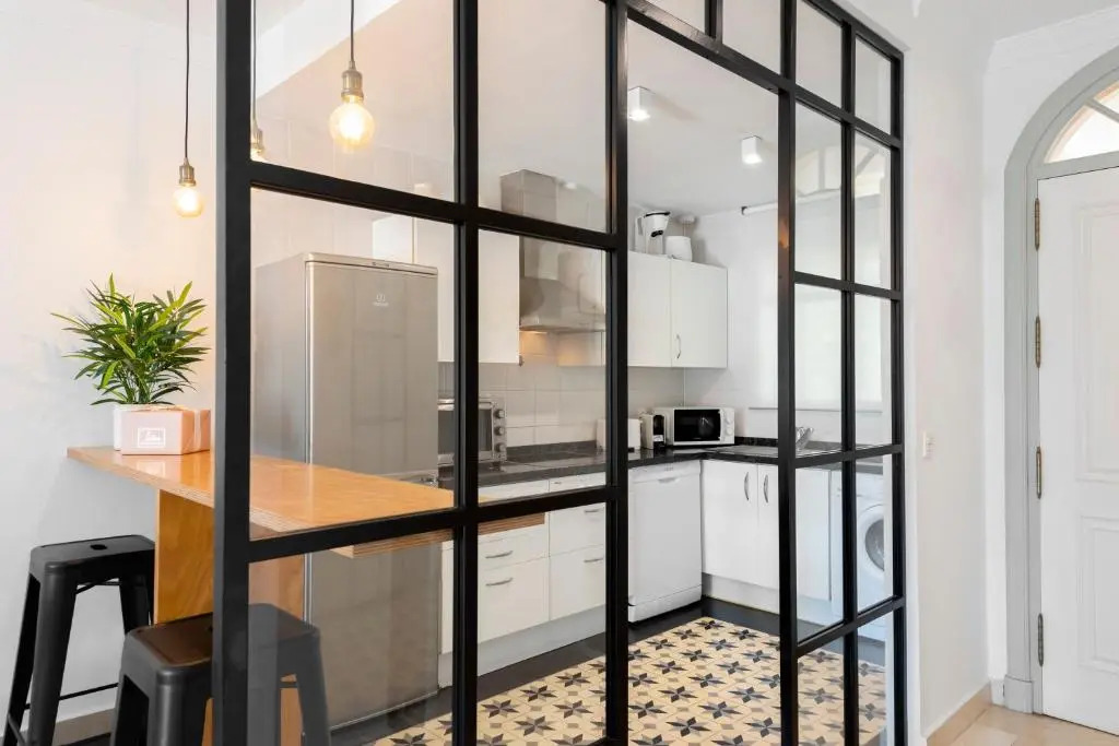 Bright 2 Bedroom apartment with parking space and swimming pools in Aloha Gardens