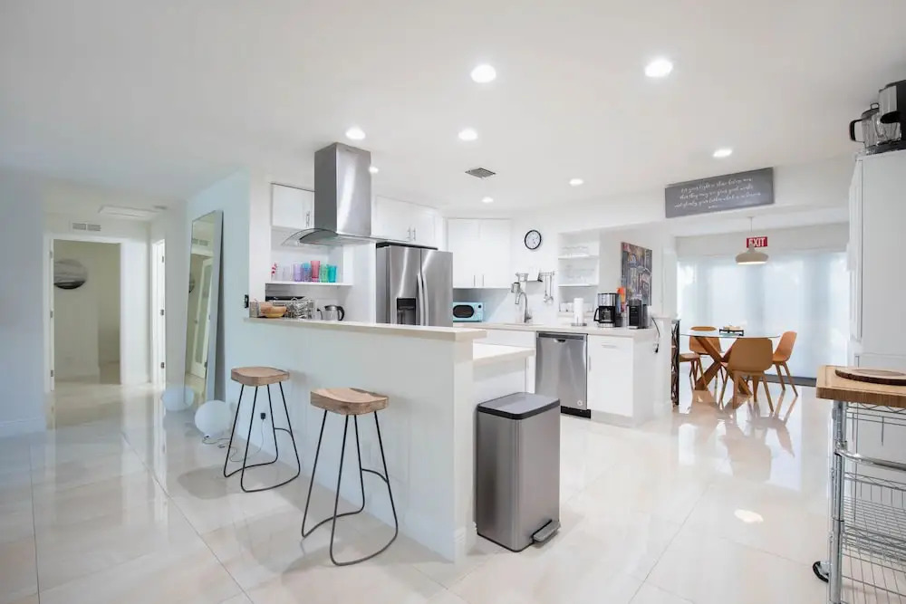 Stunning & Private 5 BDR Canal-front Home w/ Pool!