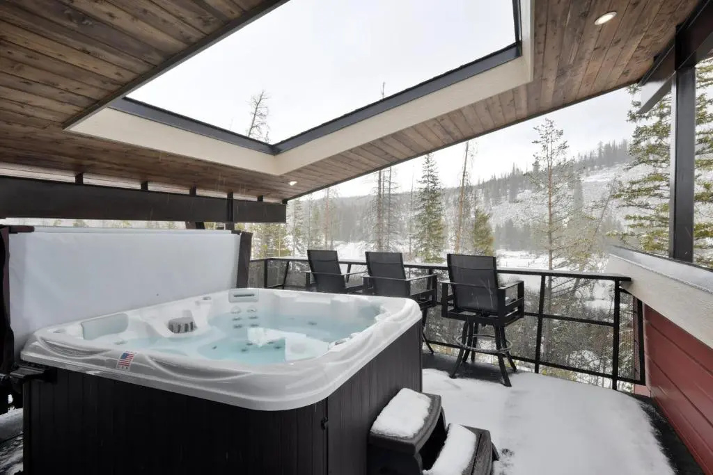 New River Chalet #280 Near Resort With Rooftop Hot Tub - FREE Activities & Equipment Rentals Daily