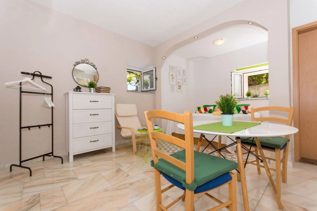 Apartments and Rooms Marino