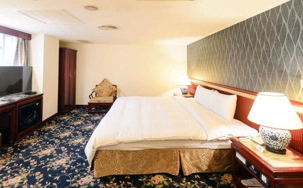 Kiwi Express Hotel MRT Wen Xin (Feng Jia Branch 1)