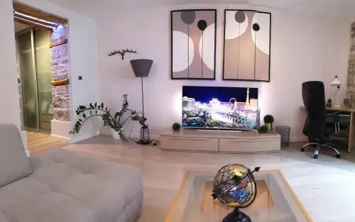 Arena Design App with FREE Private Parking and with a terrace