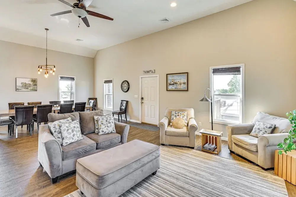Walk to Academy: Lake Max Family Penthouse