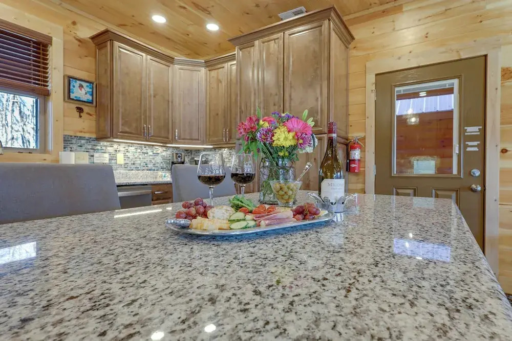 Majestic Mountain Views: Sevierville Escape!