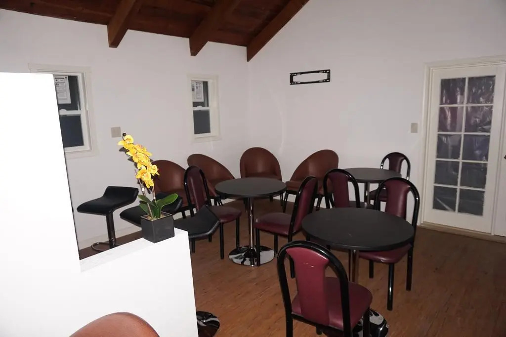 Eagle Crater Lake Inn