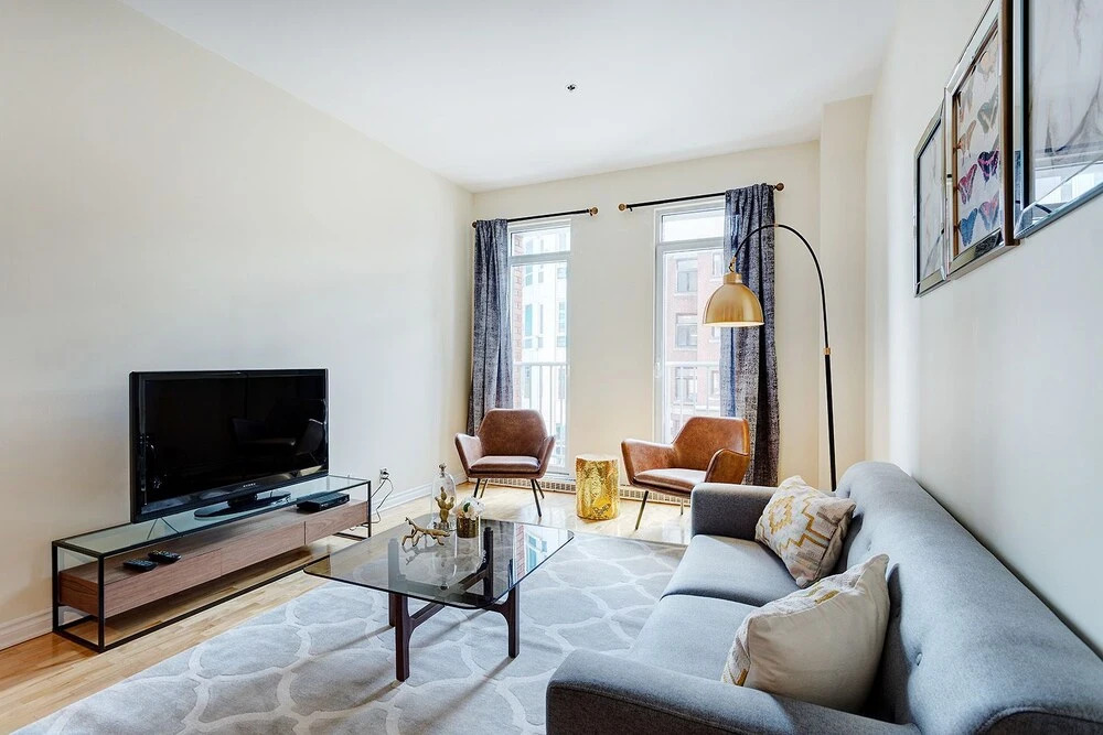 Downtown Condos on De La Montagne by Hometrotting