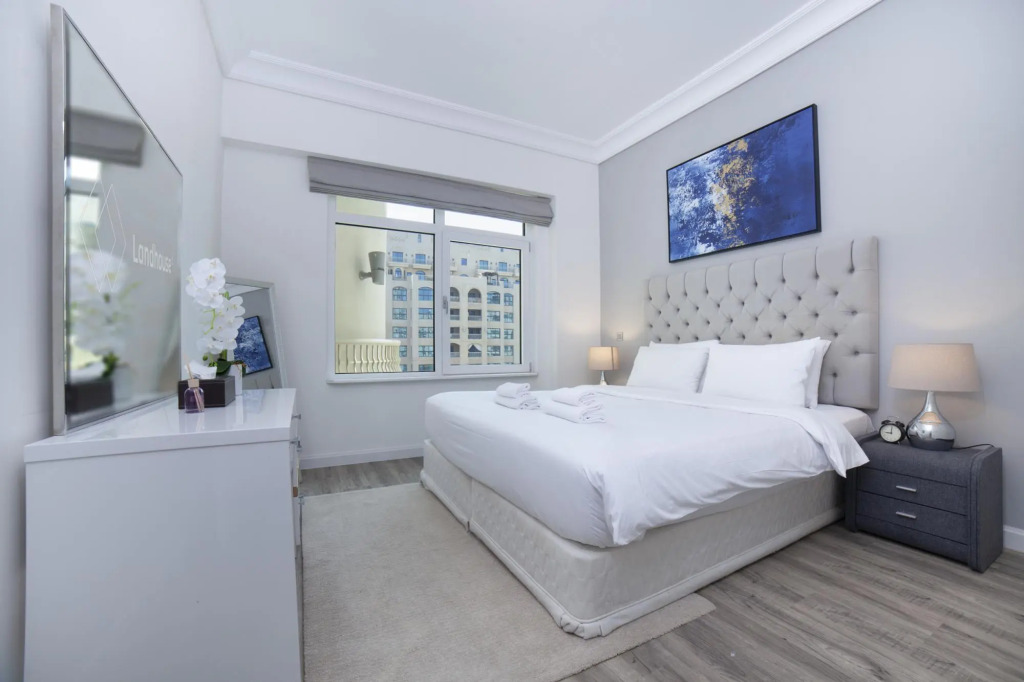 2BR on Palm Jumeirah With Beach and Complimentary Golf