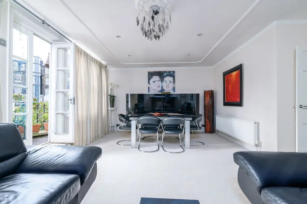 Luxury 2BR Flat in Knightsbridge W/patio, 4 Guests