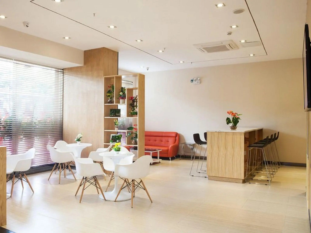 7Days Inn Chain Hotel (Changsha Yinpenling Liugoulong Subway Station)