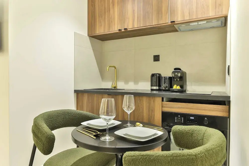 Beautiful 1 Bedroom Apartment