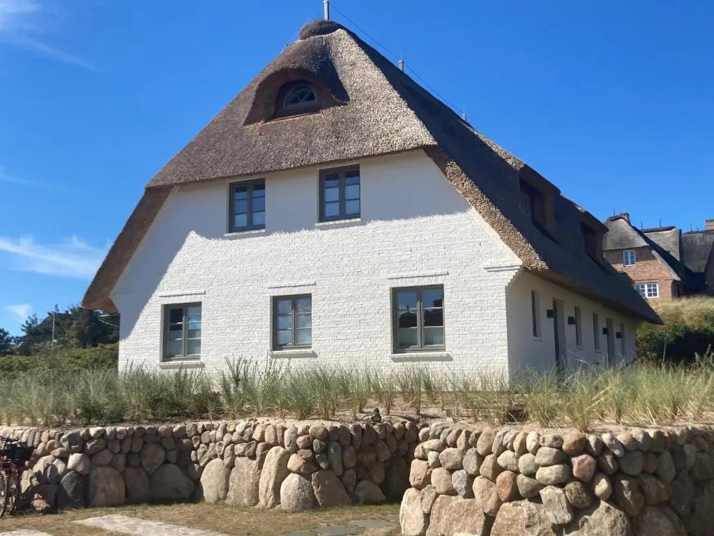 Rantum Dorf - Ferienappartments im Reetdachhaus 3 & 4