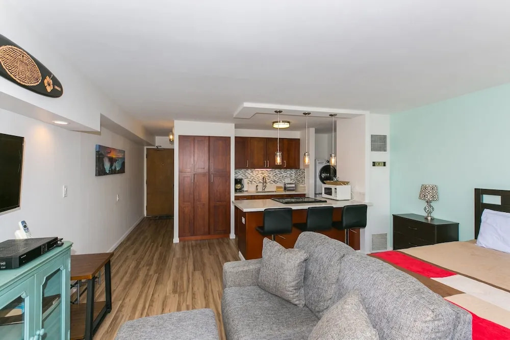 Discovery Bay 3505 1 Bedroom Condo