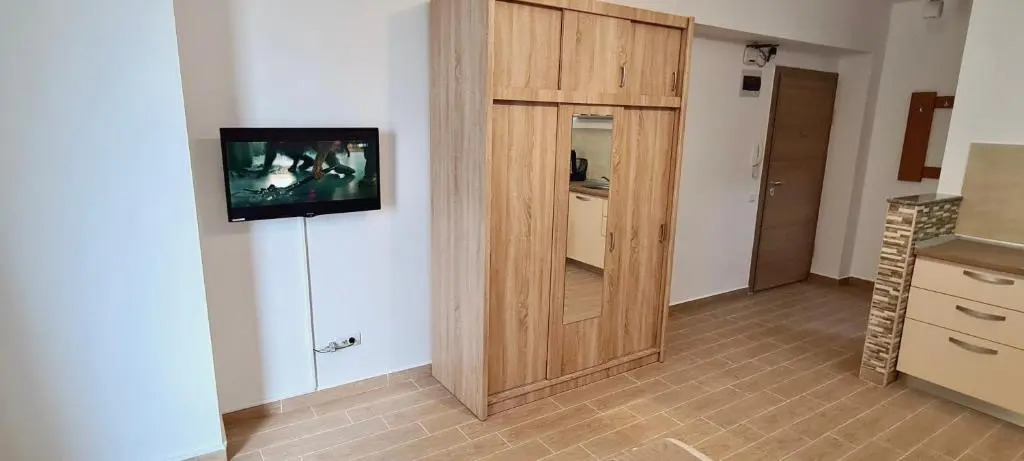 Studio Escape Mamaia next by LOFT