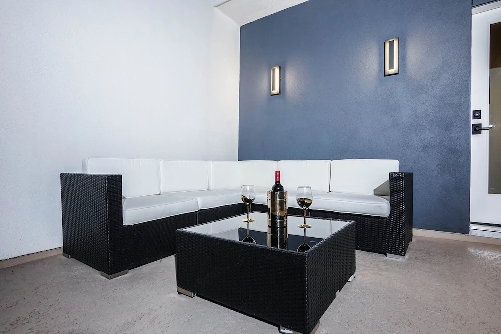 Spacious Luxe 3BD Townhome in Dwtn HTX.