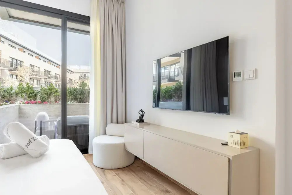 JVC Gem 2BR w maidsroom - Oakley Square