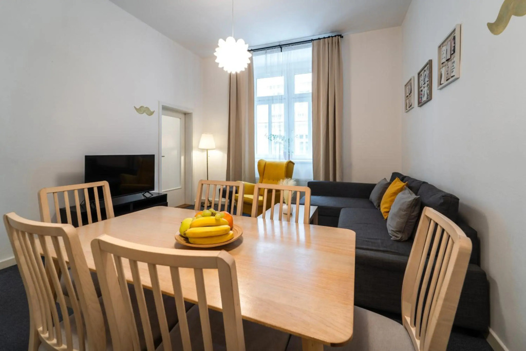Little Tom Apartments