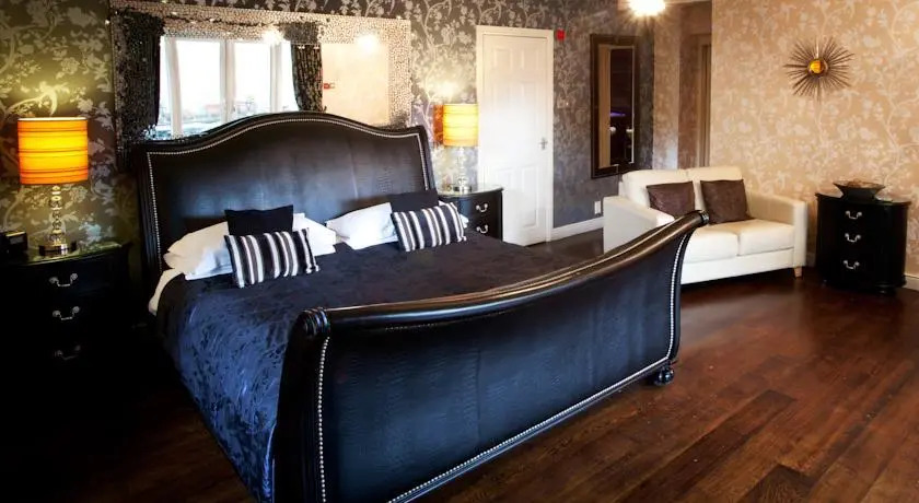 The Howbeck & The Retreat 5min to Lake, Restaurants & to the free Hydro Wellness Club
