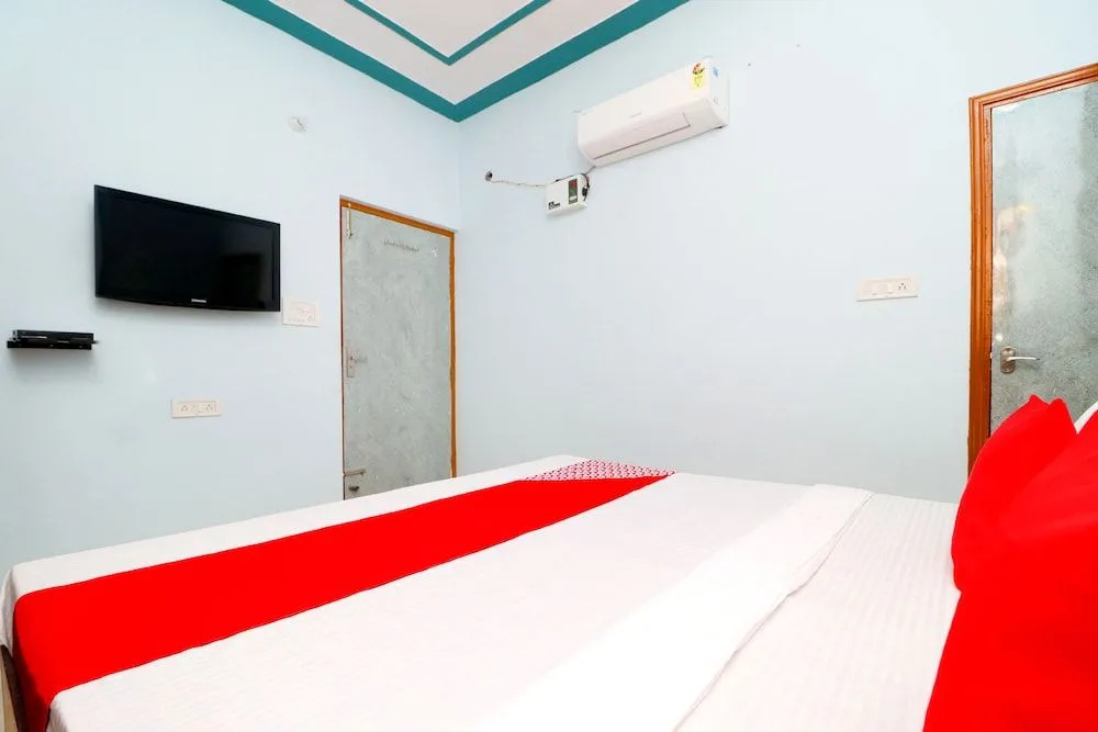 OYO 43966 Jaura Inn