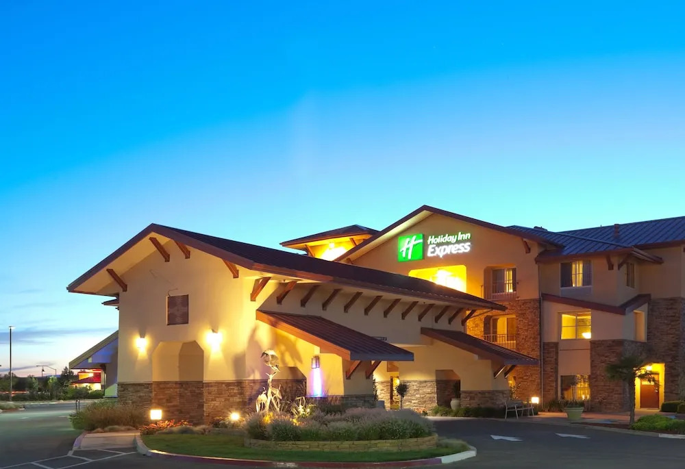 Holiday Inn Express & Suites Turlock - Highway 99
